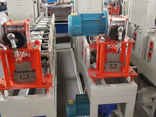 新型廣告扣板機(jī)